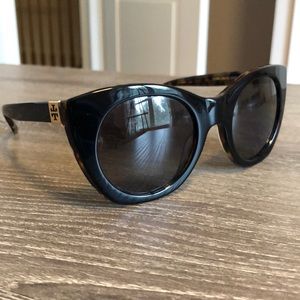 Tory Burch sunglasses 😎